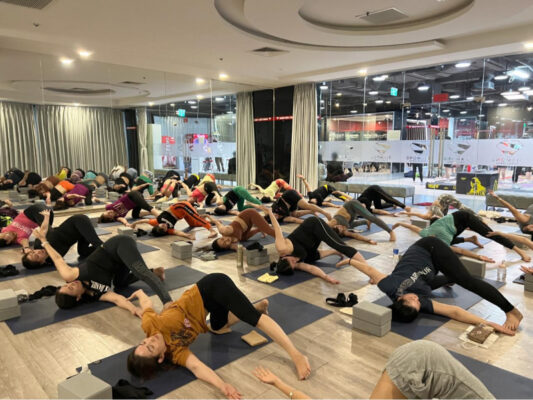 Lớp Yoga tại Diamond Fitness Center