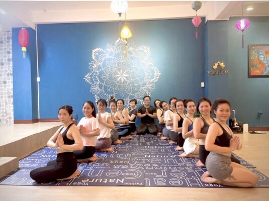 Lớp Yoga tại Yoga Flow & Spa Luxury